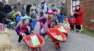 Meer dan 150 vrolijke Pieten in het buitenmuseum