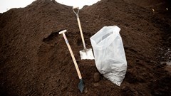 Gratis compost scheppen bij HVC tijdens Compostdag