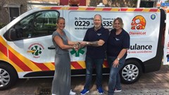 Dierenambulance Hoorn e.o. ontvangt ambulance van Stichting Dierenlot