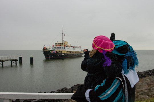 Reis mee naar Sinterklaas op de Pakjesboot