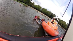 Vaartuig maakt water bij Hoorn (Video)