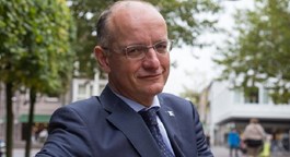 Oud-burgemeester Onno van Veldhuizen naar Raad van State